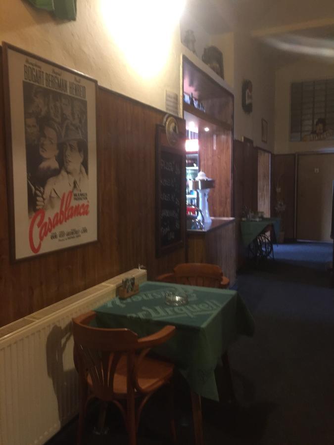 Hotel Dvorak Chrast (Chrudim) Bagian luar foto