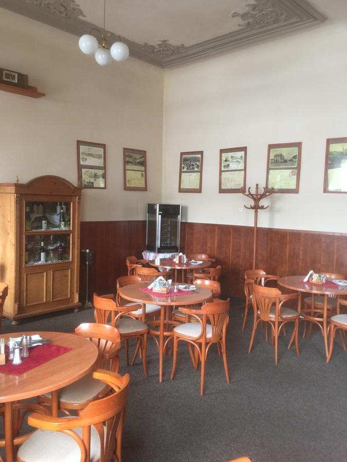 Hotel Dvorak Chrast (Chrudim) Bagian luar foto