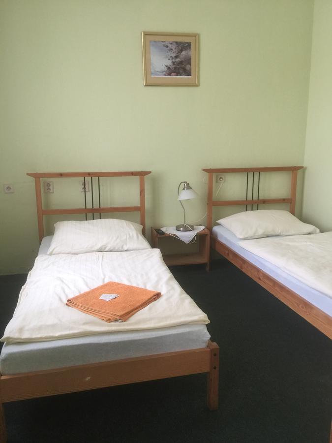 Hotel Dvorak Chrast (Chrudim) Bagian luar foto