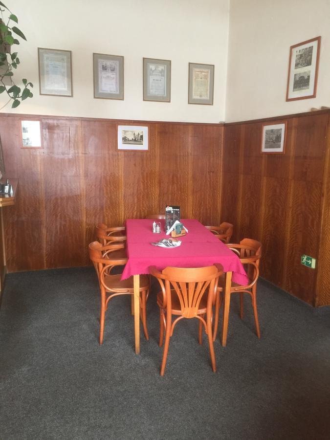 Hotel Dvorak Chrast (Chrudim) Bagian luar foto