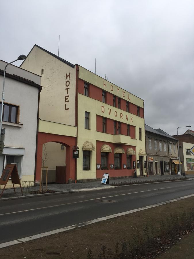 Hotel Dvorak Chrast (Chrudim) Bagian luar foto