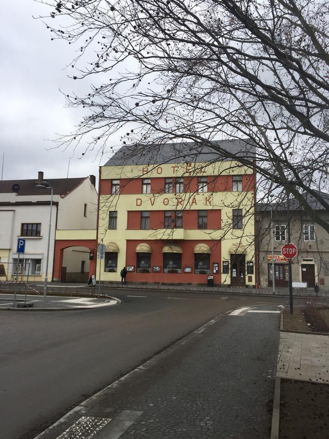 Hotel Dvorak Chrast (Chrudim) Bagian luar foto