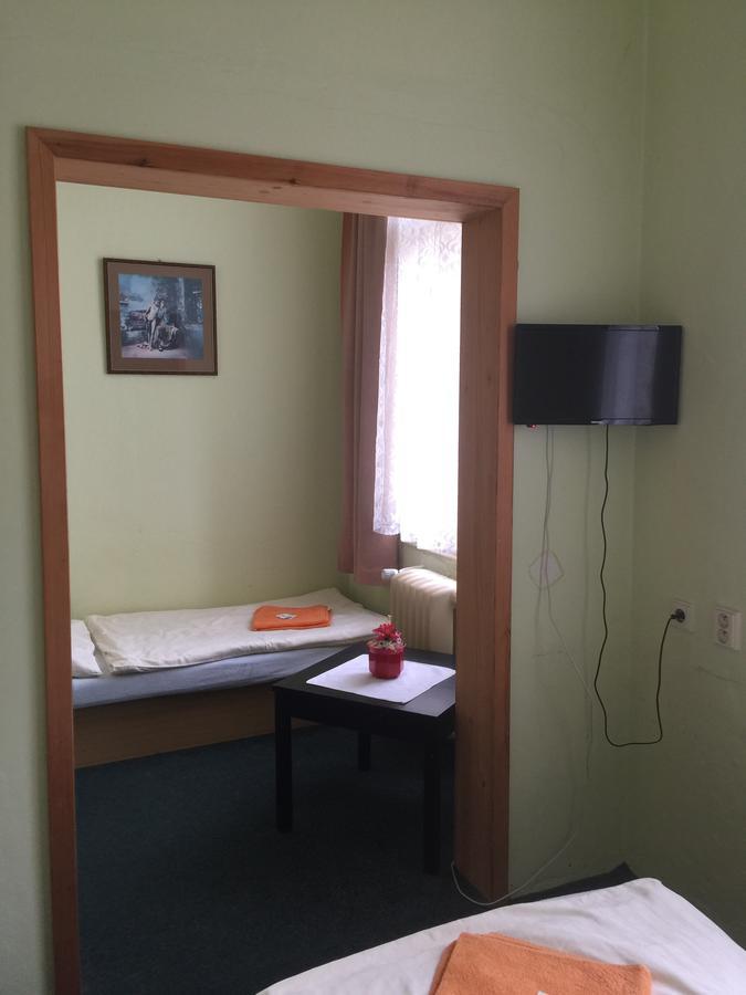 Hotel Dvorak Chrast (Chrudim) Bagian luar foto